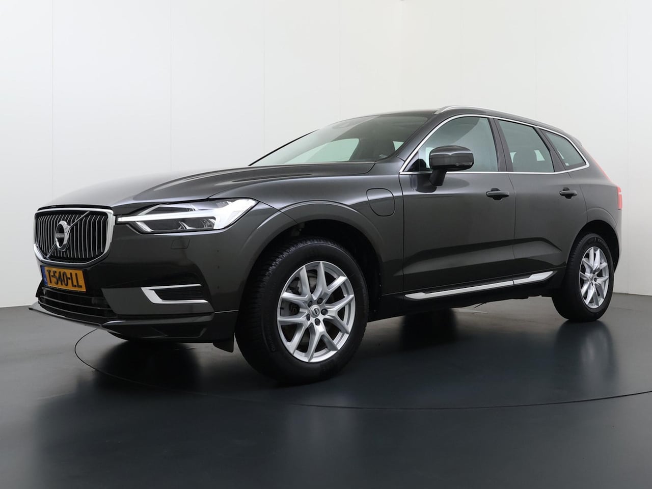 Volvo XC60 - 2.0 T8 Twin Engine AWD Inscription Trekhaak/Panodak/ACC/Leder etc. - AutoWereld.nl
