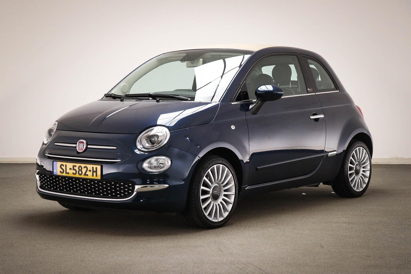 Fiat 500 C - 0.9 TwinAir Turbo Lounge | UCONNECT | CLIMA | CRUISE CONTROL | NAVIGATIE | DAB | 18" - AutoWereld.nl