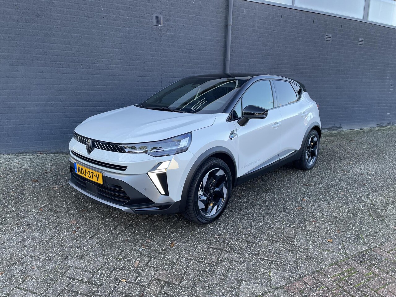 Renault Captur - 1.8 E-Tech full hybrid 160 esprit Alpine | Panora / schuifdak | Harman Kardon | All season - AutoWereld.nl