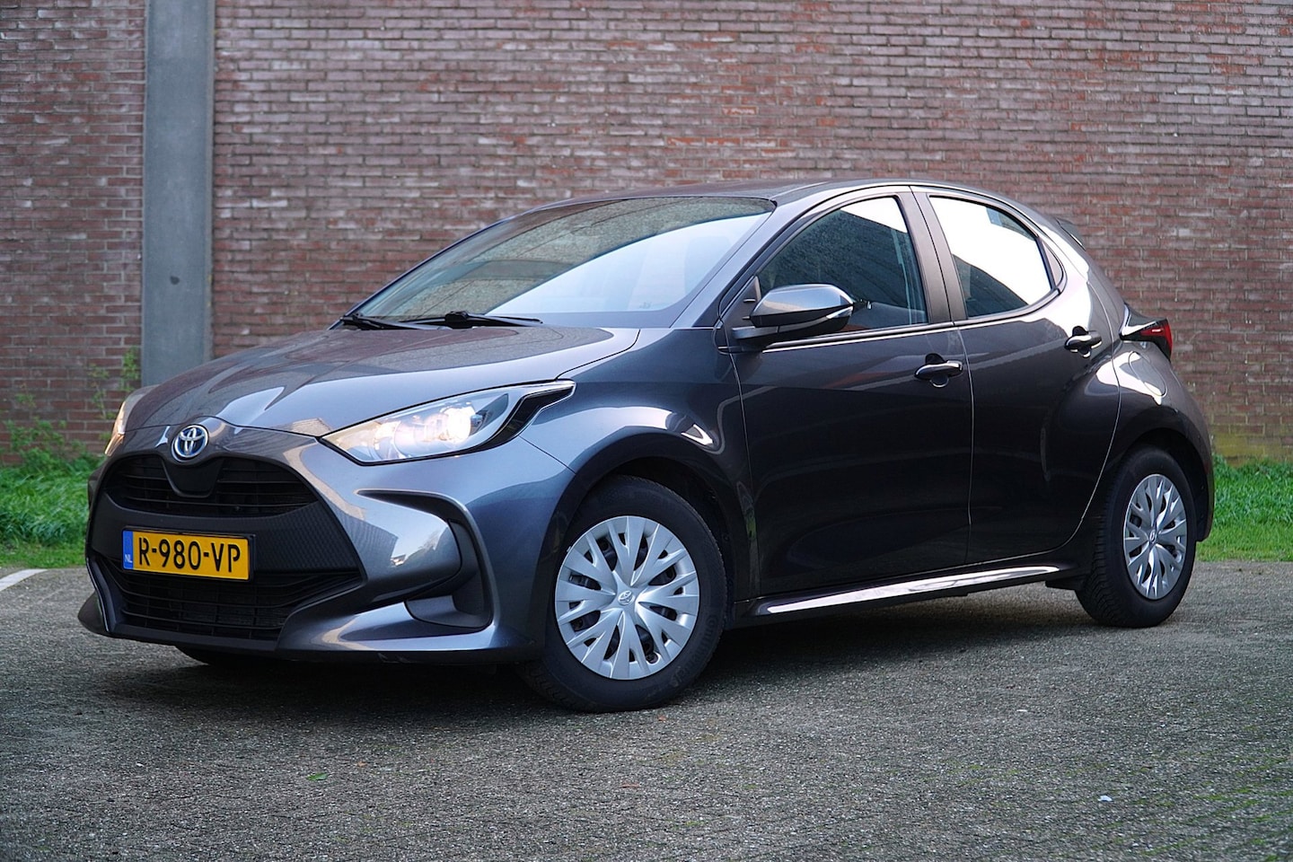 Toyota Yaris - 1.5 Hybrid Active Automaat , Cruise-en Climat-control, Apple Carplay, A.rij camera, Ned.Au - AutoWereld.nl