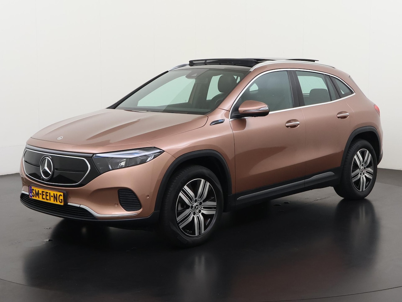 Mercedes-Benz EQA - 250 Business 67 kWh | Panoramadak | Leder | Zondag Open! - AutoWereld.nl
