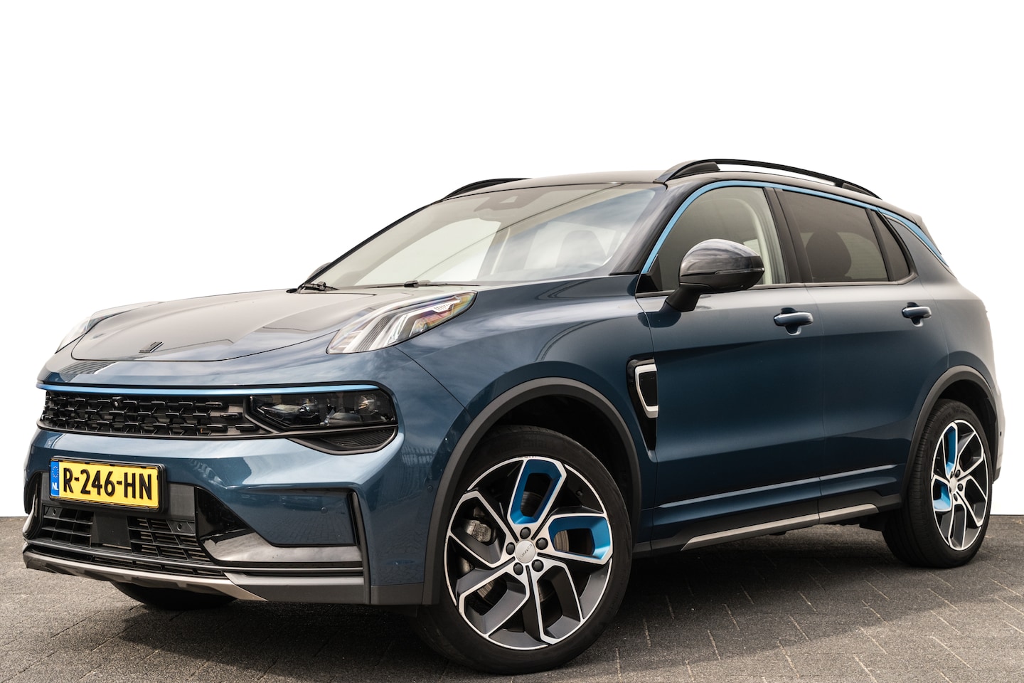 Lynk & Co 01 - 1.5 Plug-in Hybrid 262 Pk | Black Pack | Panoramadak | 75 km Elektrisch | 360 Camera | Ful - AutoWereld.nl