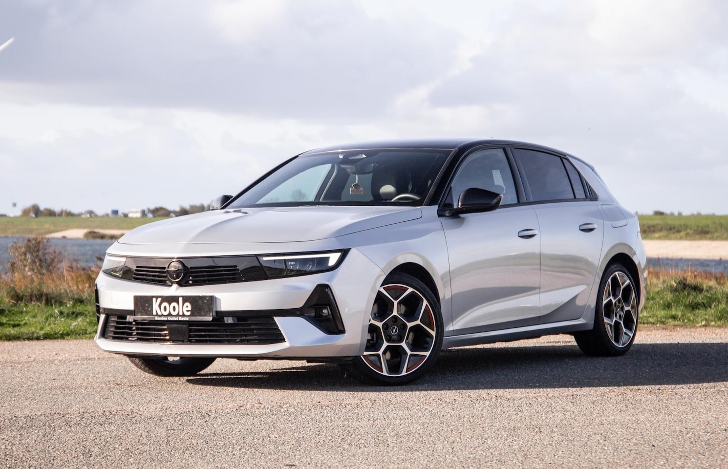 Opel Astra - 1.6 Turbo Plug In Hybrid Ultimate GS-LINE / LED / KEYLESS / CAMERA / DEALER ONDERHOUDEN - AutoWereld.nl