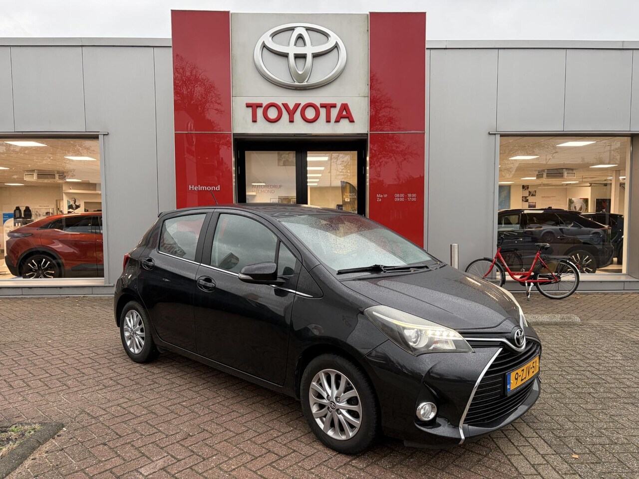 Toyota Yaris - 1.3 VVT-i Lounge 1.3 VVT-i Lounge - AutoWereld.nl