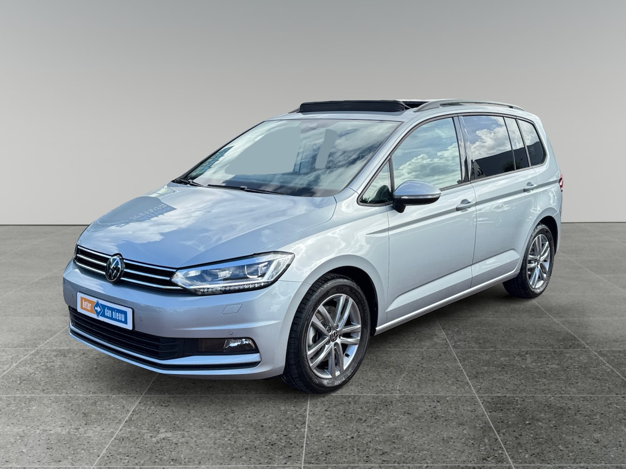 Volkswagen Touran - 1.5 150pk TSI Highline 7p Panoramaschuif-kanteldak | Voorstoelen verwarmbaar | Achteruitri - AutoWereld.nl