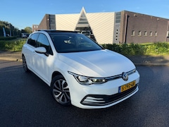 Volkswagen Golf - 2.0 TDI Active Business | Automaat | Panorama dak | Digitaal Cockpit | Camera | IQ Light
