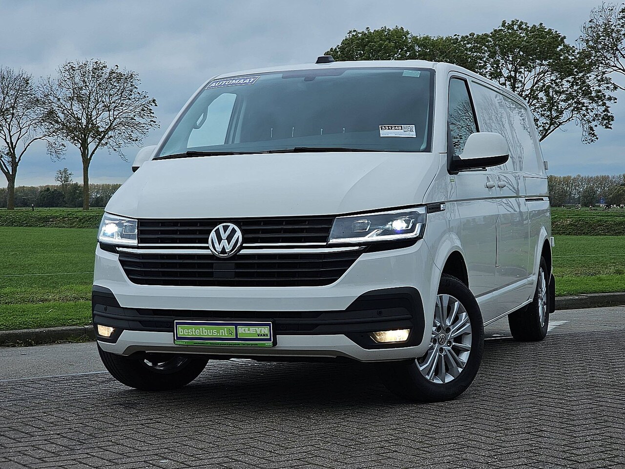Volkswagen Transporter - 2.0 TDI L2 LED 2xZijdeur 150pk Lm-Velgen Navi Adaptieve-Cruise Bumpers-Kleur! - AutoWereld.nl