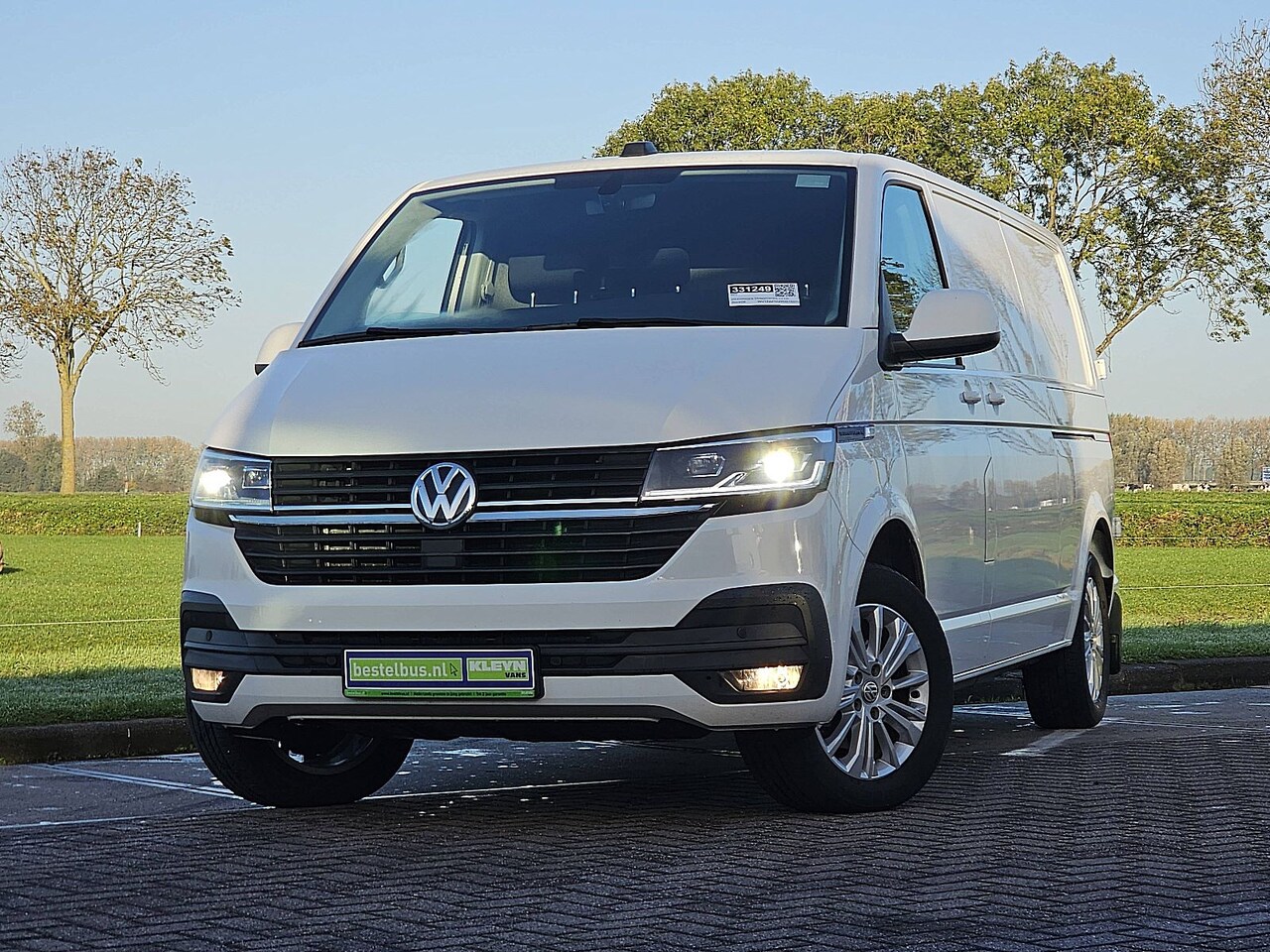 Volkswagen Transporter - 2.0 TDI L2 LED 2xZijdeur 150pk Lm-Velgen Navi Adaptieve-Cruise Bumpers-Kleur! - AutoWereld.nl