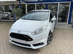 Ford Fiesta - 1.6 ST 5 deurs / Milltek Uitlaat / Recaro stoelen / Stoelverwarming/ cruise control/ Carpl