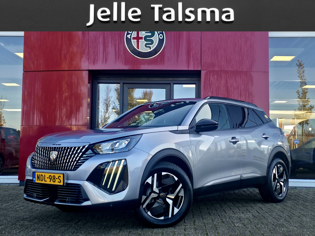 Peugeot 2008 - 1.2 PureTech 100 Allure | Winterpakket | Apple/Android CarPlay - AutoWereld.nl