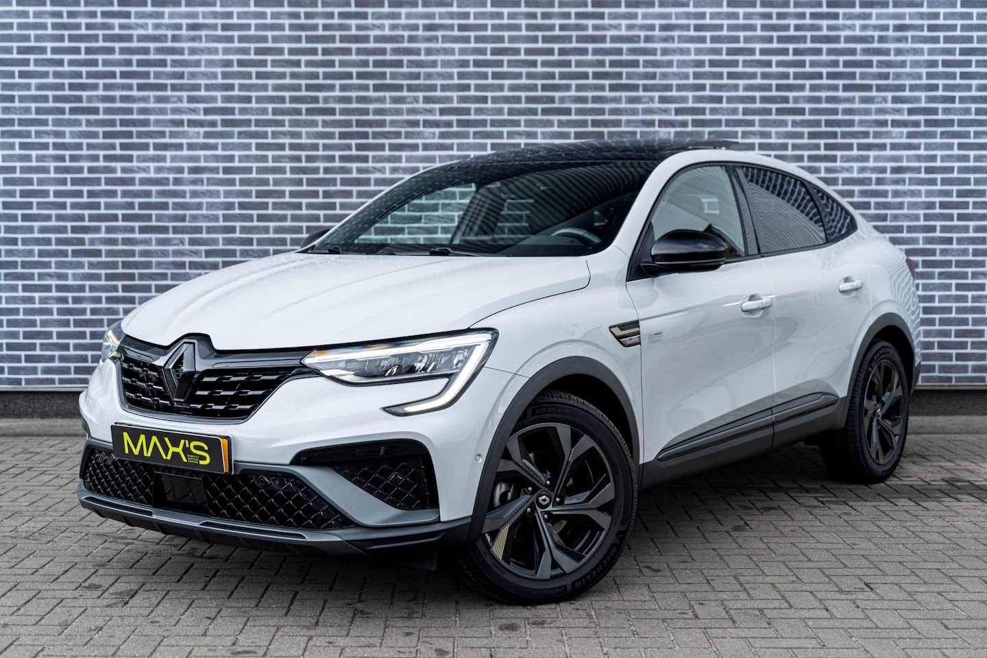 Renault Arkana - 1.6 E-Tech hybrid 145 E-Tech engineered R.S. Line | Panoramadak | Trekhaak | Achteruitrijc - AutoWereld.nl