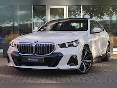 BMW 5-serie - (g60) 550e M-Sport 490pk xDrive | Pano | Bowers&Wilkins | 360 Camera | HUD | Memory SoH 10
