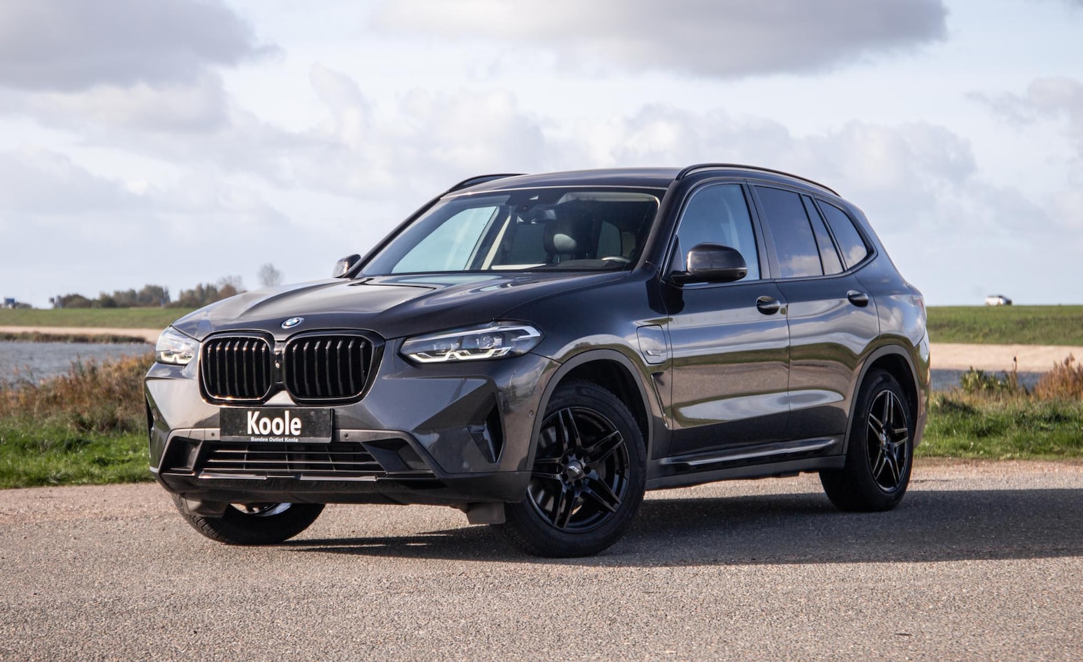 BMW X3 - xDrive30e High Executive BLACK LINE / LEER / STOELVERWARMING / 360 CAMERA / CARPLAY - AutoWereld.nl