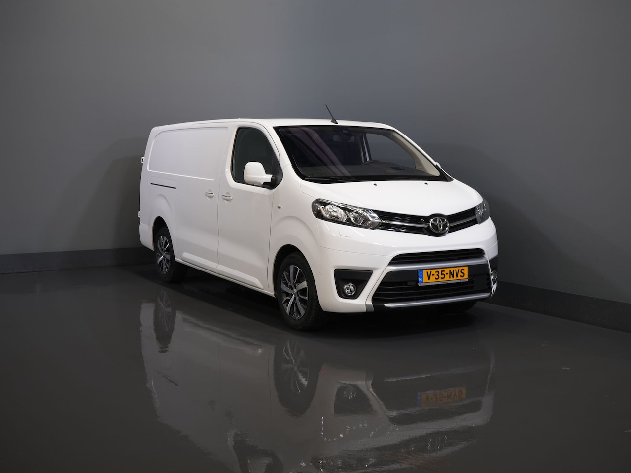 Toyota ProAce Worker - 2.0 Aut. L3 Demo Adapt.Cruise/ Headup/ Standkachel/ Stoelverw/ Keyless/ Carplay/ Navi/ Cam - AutoWereld.nl