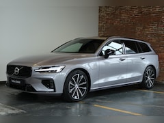 Volvo V60 - T8 Plug-in hybrid AWD Plus Dark | Trekhaak | Panoramadak | Verwarmbare voorstoelen, achter