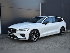 Volvo V60 - T8 Plug-in hybrid AWD Plus Dark | Trekhaak | Panoramadak | Verwarmbare voorstoelen, achter