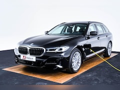 BMW 5-serie Touring - 530e Trekhaak - Panoramadak - Driving Assistant Professional - Head up - Elektrisch verwar