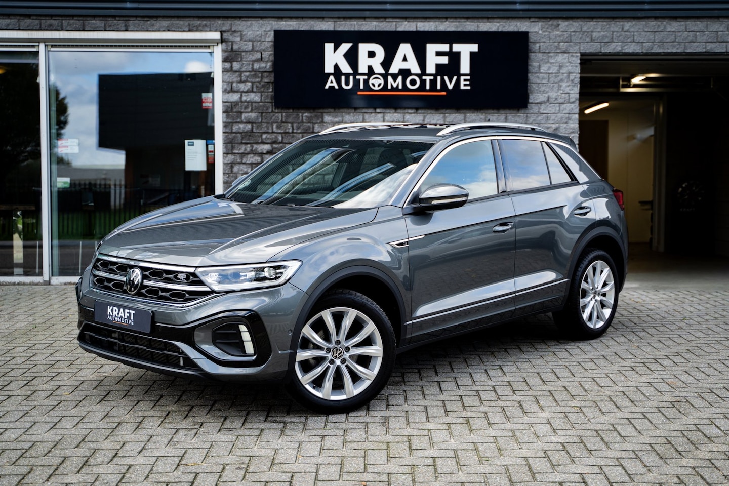 Volkswagen T-Roc - 1.5 TSI Full R-Line | BTW-auto | IQ-LED | 18inch | Camera | ACC | Winterpakket | Virtual | - AutoWereld.nl