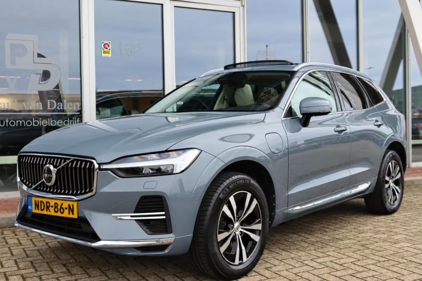 Volvo XC60 - 2.0 T6 RECHARGE AWD 340PK INSCRIPTION Panodak | SOH 85% | Trekhaak | Leer | Camera | Harma - AutoWereld.nl