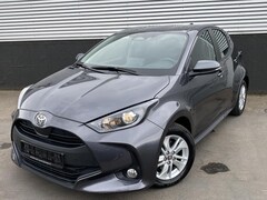 Toyota Yaris - 1.5 Hybrid 115 Business Parkeersensoren rondom, Stoelverwarming, Achteruitrij camera, Adap