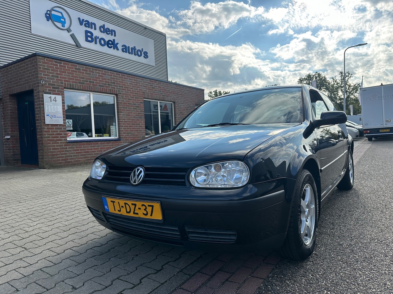 Volkswagen Golf - 1.4-16V Trendline /APK bij aflevering/ gewoon goed - AutoWereld.nl