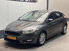 Ford Focus - 1.0 Lease Edition DB riem wordt vervangen