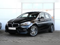 BMW 2-serie Active Tourer - 220i High Executive Sport Line Automaat / Trekhaak / Panoramadak / Sportstoelen / LED / He
