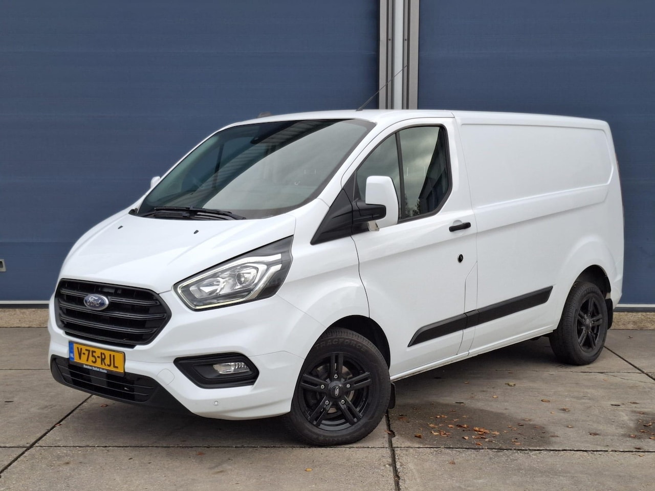 Ford Transit Custom - 280 2.0 TDCI L2H1 Trend AIRCO / CRUISE CONTROLE / 3 ZITS / AUTOMAAT / EURO 6 / L1H1 - AutoWereld.nl