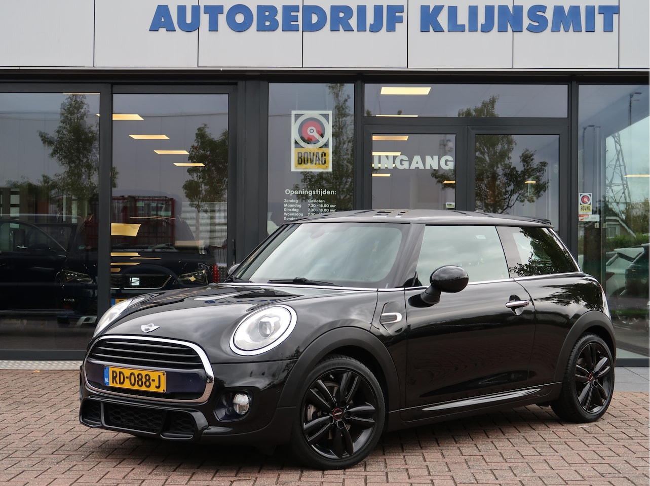 MINI 3-Deurs - 1.5 Cooper Chili Serious Business JCW - AutoWereld.nl