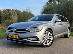 Volkswagen Passat Variant - 1.5 TSI Comfort Business / Automaat / Navigatie / 18"LM Velgen / Climate Control / ACC /