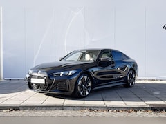 BMW i4 - M60 M-Sport Pro 20 Inch / Stuur & Stoelverwarming / Comfort Acces / Getinte Ramen Achter /