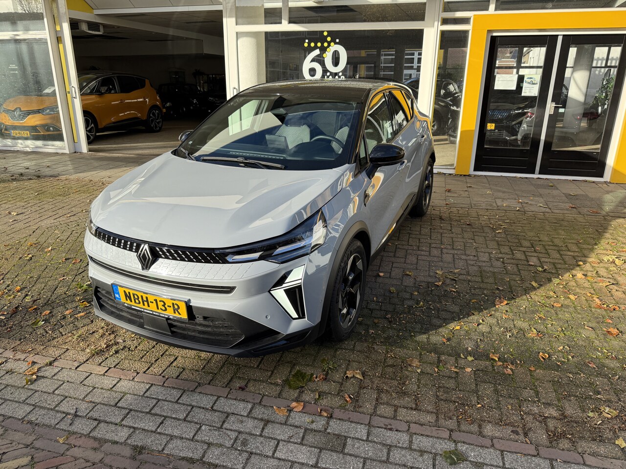 Renault Captur - 1.8 E-Tech full hybrid 160 techno TWO TONE CAMERA PARK V+A NAVIGATIE AIRCO LICHTM.VELGEN - AutoWereld.nl