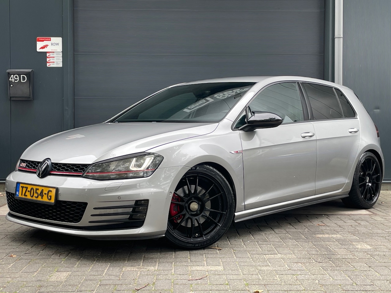 Volkswagen Golf - 2.0 TSI GTI 350PK OZ VELGEN LEER NAVI KEYLESS CLIMA ELEKTRISCHE STOELEN LED BLUETOOTH NIEU - AutoWereld.nl