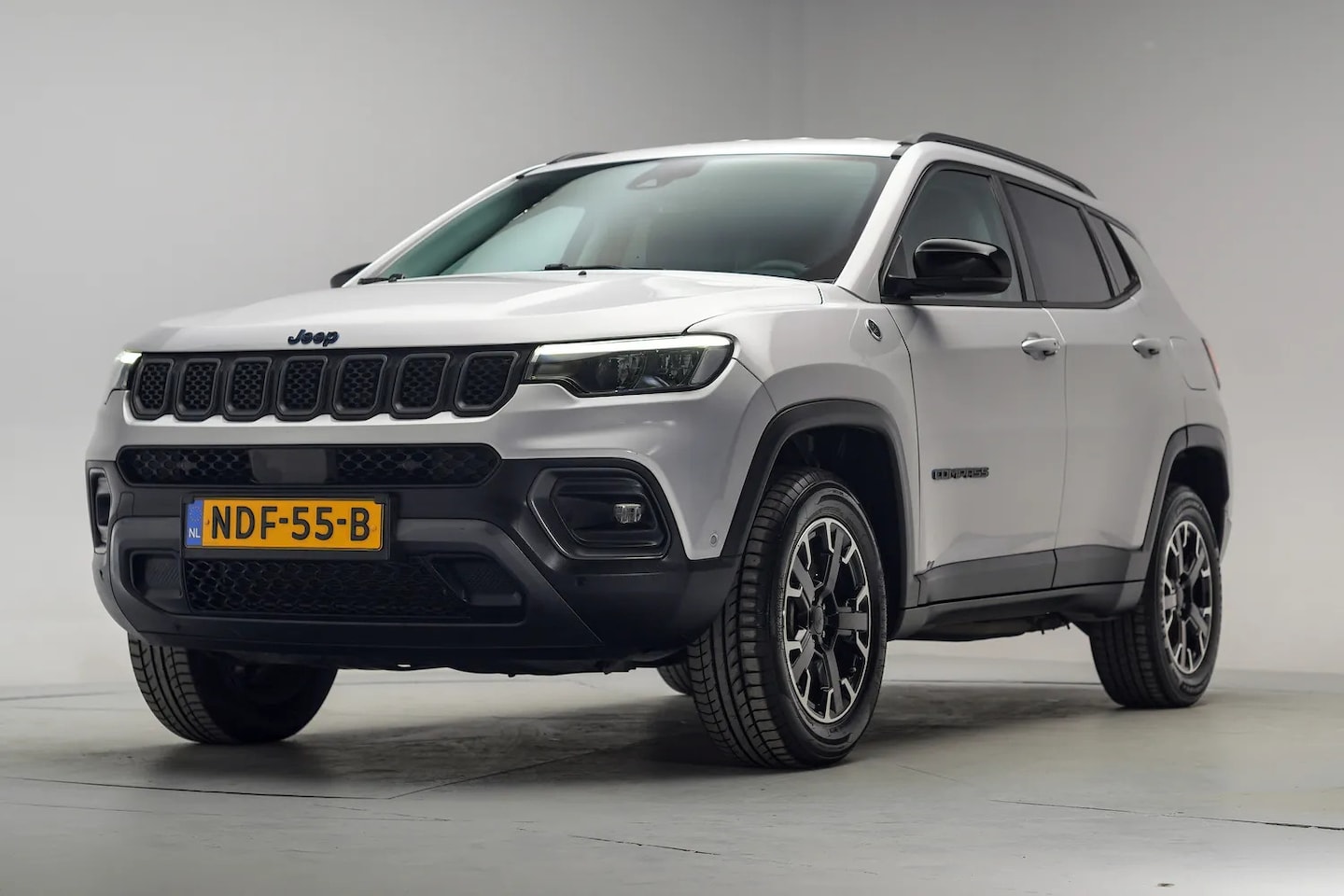 Jeep Compass - 240 xe Plug-in Trailhawk [ SoH 92,4% | LED Navi Camera Apple/Android Cruise ] - AutoWereld.nl