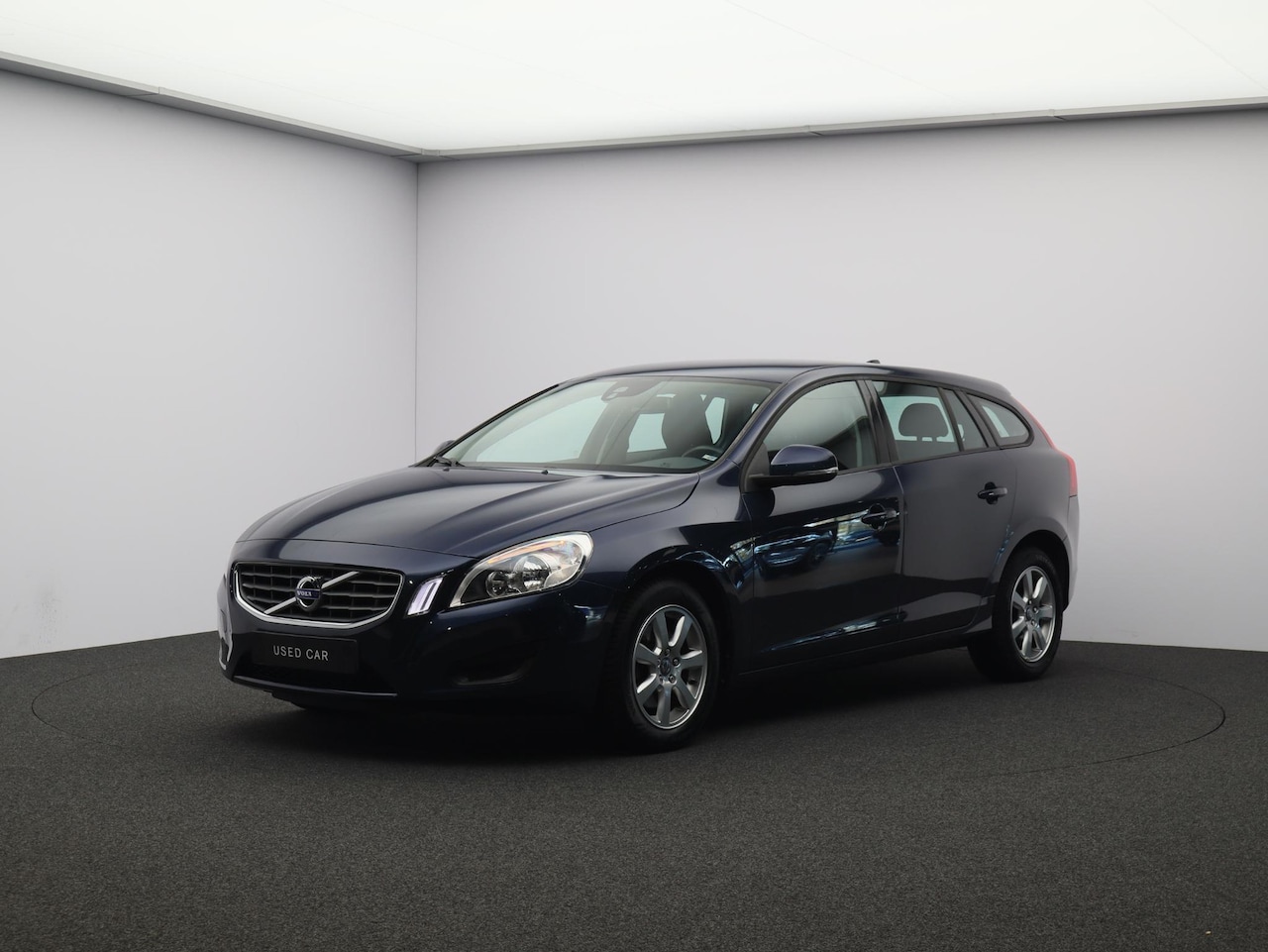 Volvo V60 - 1.6 T4 Kinetic / Parkeersensoren Achter / Airco / Cruise Control / All-Seasonbanden / Voll - AutoWereld.nl