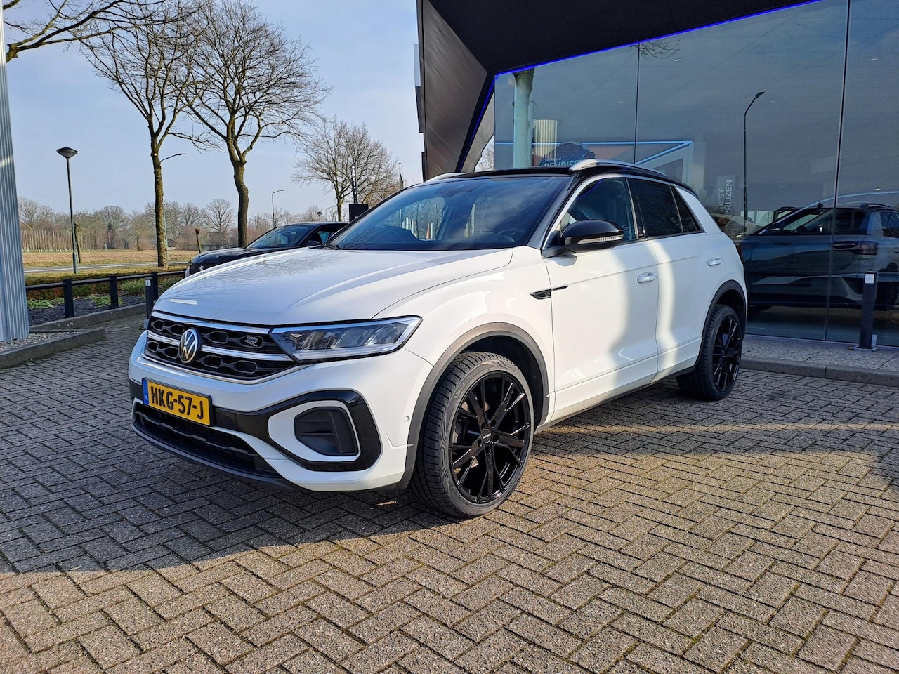 Volkswagen T-Roc - 1.5 TSI R-Line | 150PK | AUTOMAAT | NAVIGATIE | CAMERA | STOELVERWARMING | CLIMATE CONTROL - AutoWereld.nl