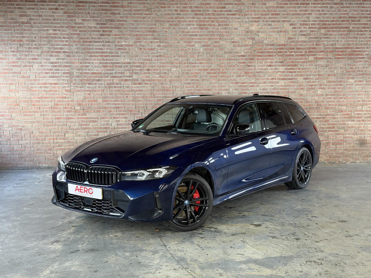 BMW 3-serie Touring - 330e xDrive M- Sport HUD / Leder Alc. / Trekhaak / Camera / Elc Achterklep / Curved Displa - AutoWereld.nl