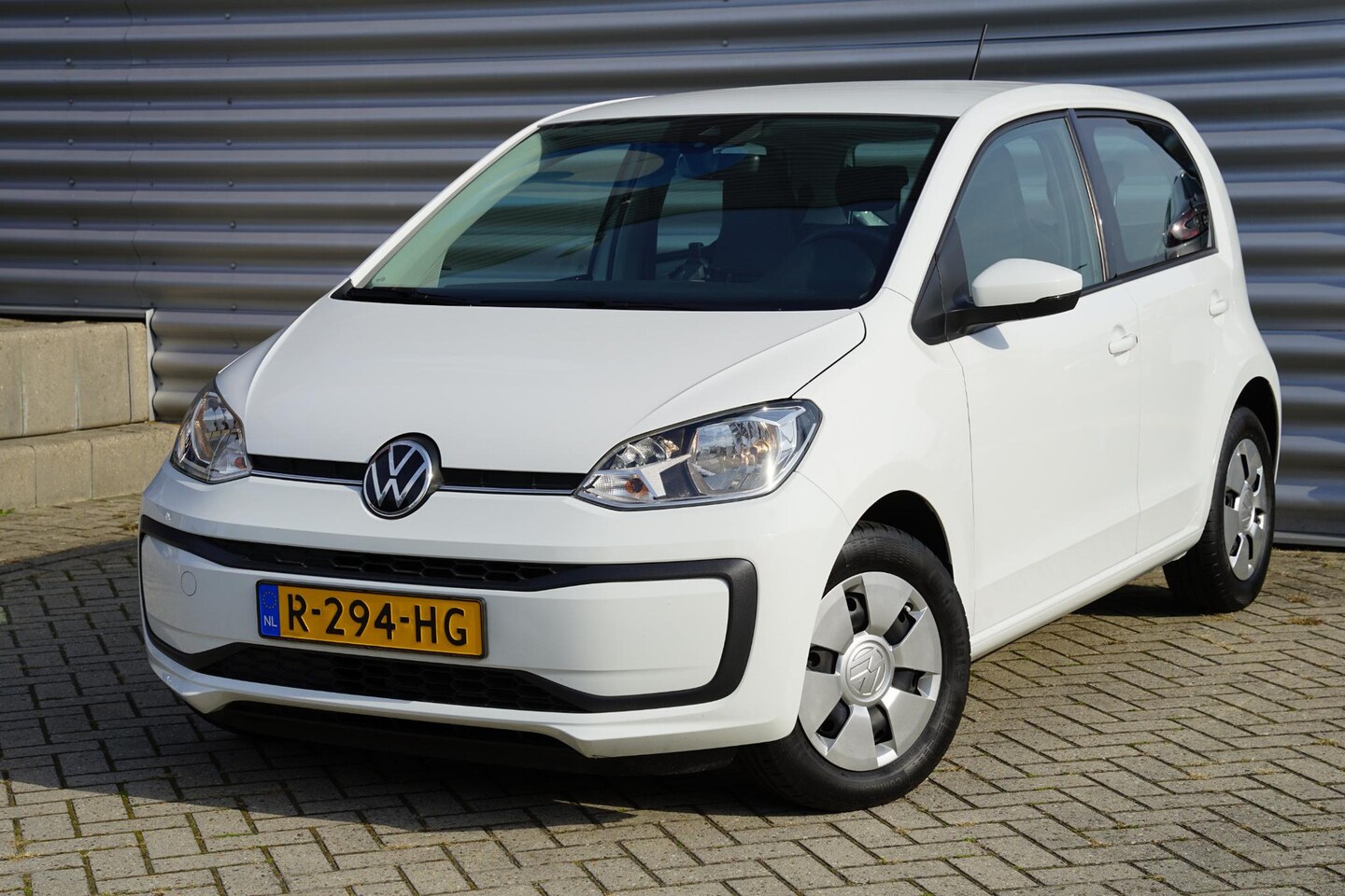Volkswagen Up! - 1.0 65pk Airco 5drs BT USB Aux Isofix - AutoWereld.nl