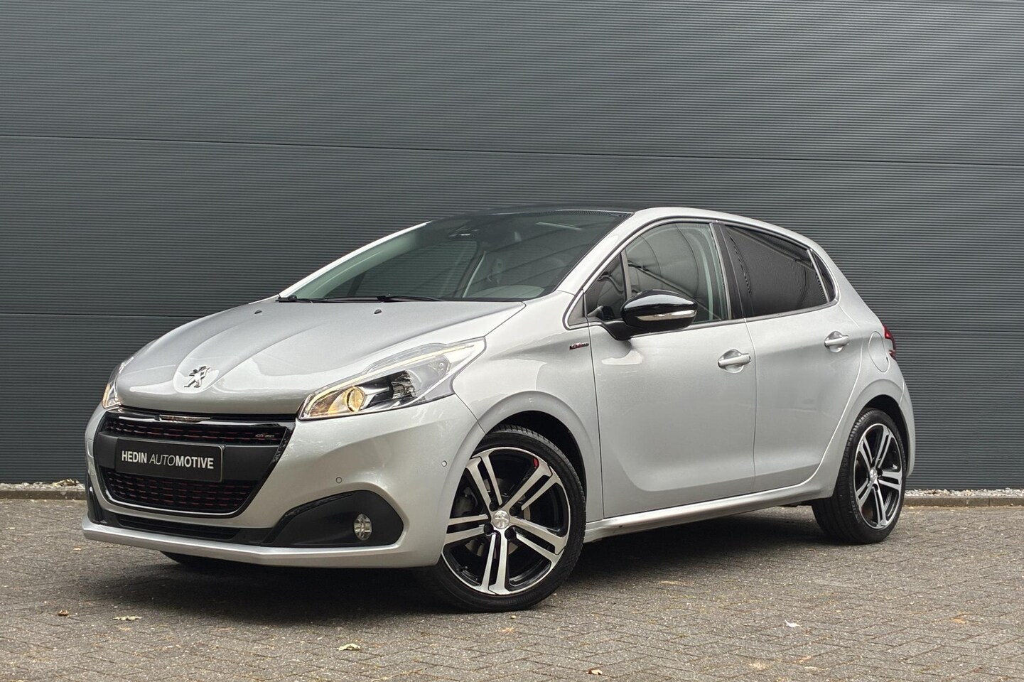 Peugeot 208 - 1.2 PureTech GT-line | Distributieriem Vervangen | Panoramadak | Stoelverwarming | Apple C - AutoWereld.nl