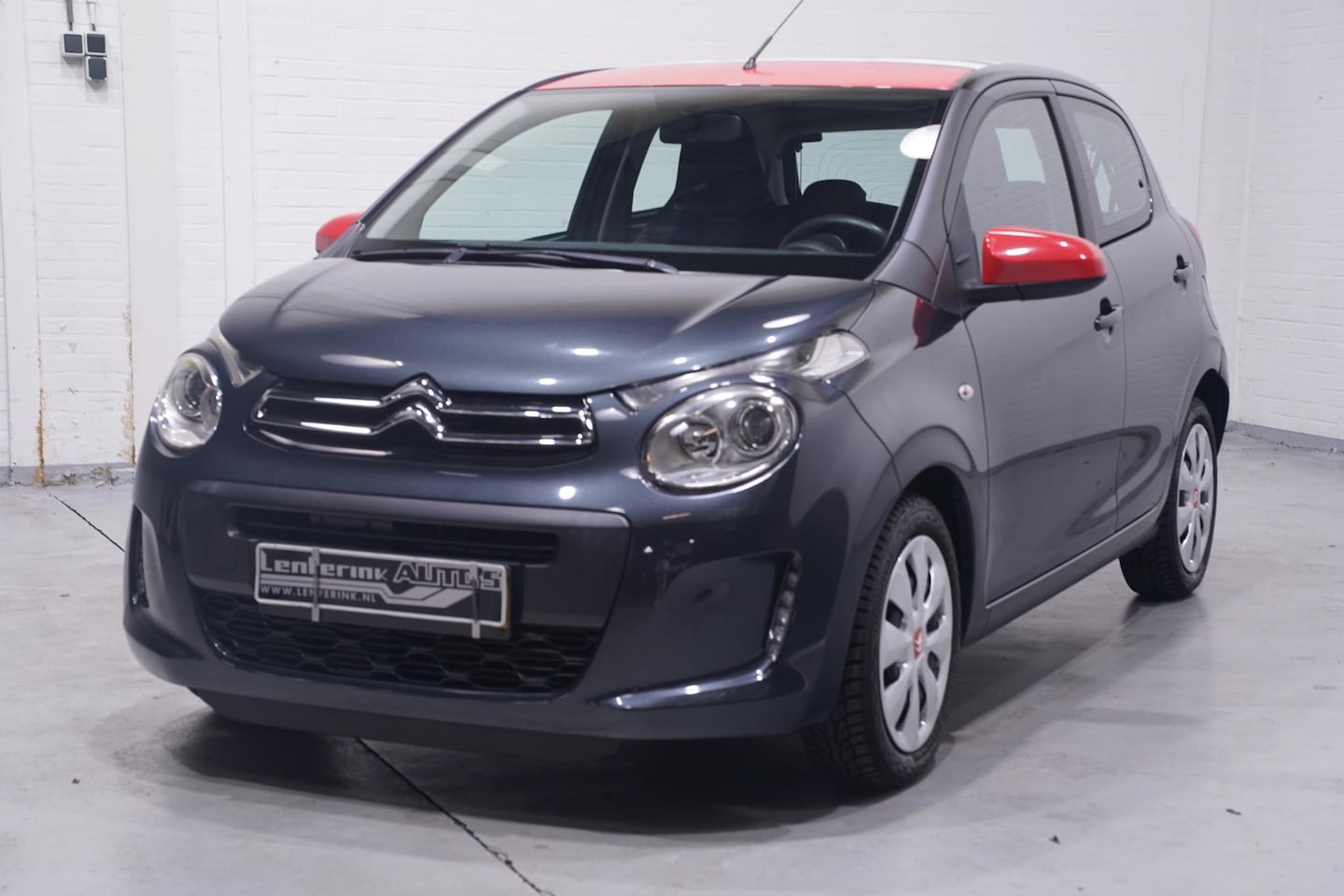 Citroën C1 - 1.2 PureTech Shine airco bleutooth stuurbediening stoelverwarming 4-seizoen-banden cruise- - AutoWereld.nl
