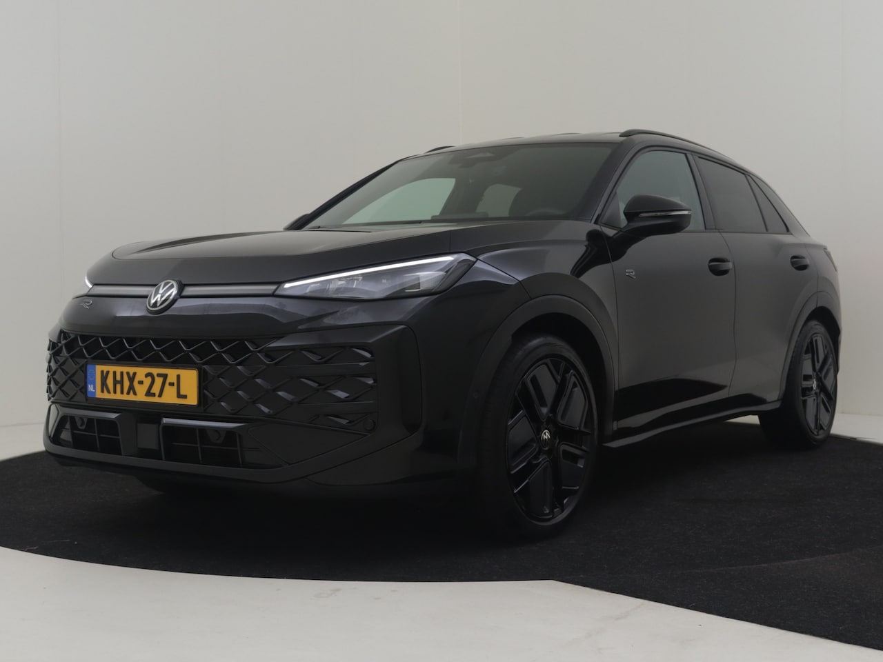 Volkswagen T-Roc - 1.5 eTsi R-Line First Edition l Elektr. Trekhaak l IQ Light l ELektr. Klep l Led PLUS l Di - AutoWereld.nl