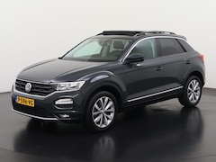 Volkswagen T-Roc - 1.5 TSI | Panoramadak | Trekhaak | Camera | Zondag Open