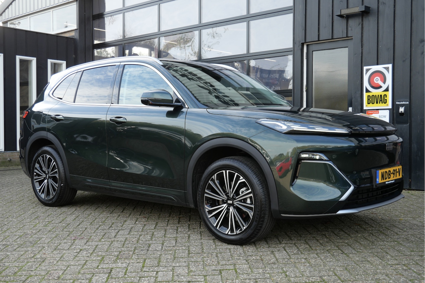 Geely Starray EM-i - 1.5 Max+ | 30KWh PHEV | NIEUW | FULL OPTION | DIRECT LEVERBAAR | Pano | 360º - AutoWereld.nl