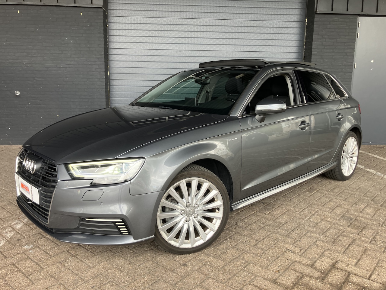 Audi A3 Sportback - 1.4 e-tron XENON-PANO-LED-VIRTUAL - AutoWereld.nl