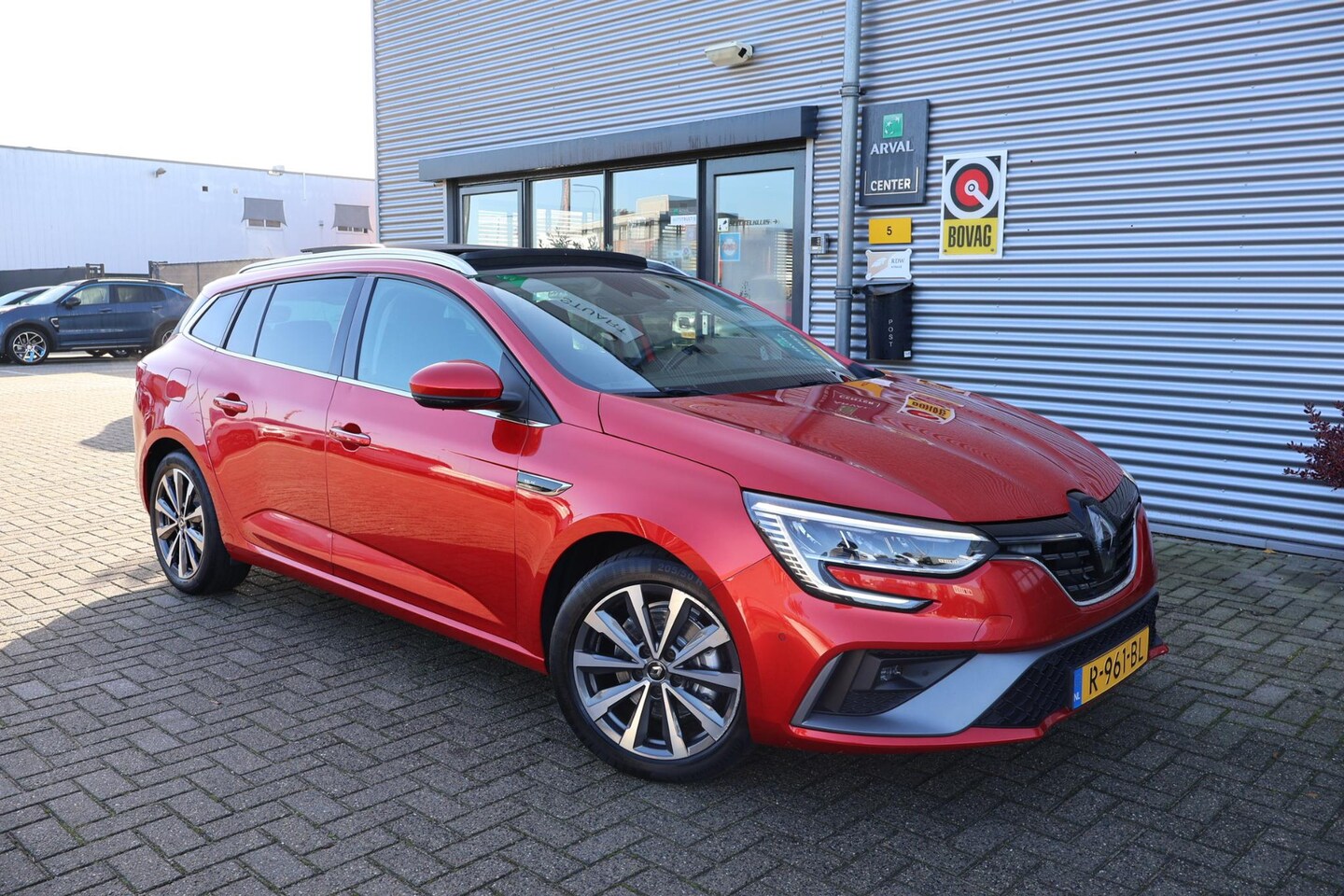 Renault Mégane E-Tech - Estate 1.6 PHEV 160 R.S. Line 1e Eigenaar | Volledig Onderh | Pano | BTW | NL-Auto | Camer - AutoWereld.nl