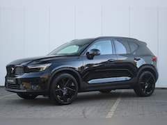 Volvo XC40 - B4 Plus Black Edition | Panoramadak | Trekhaak | Verwarmbare voorstoelen, achterbank en st