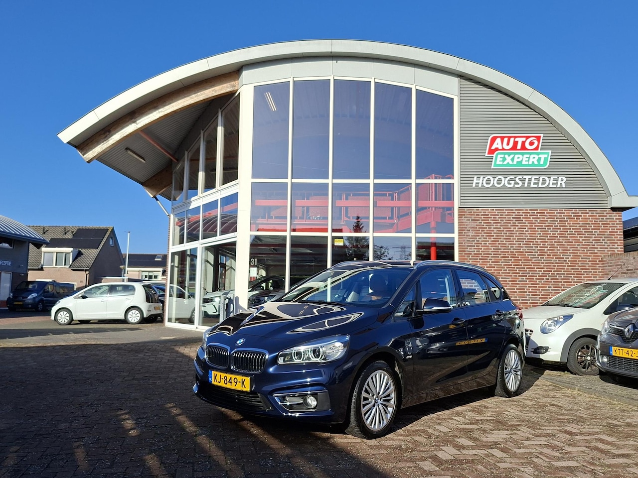 BMW 2-serie Active Tourer - 218i Luxury automaat|leer|trekhaak|head-up - AutoWereld.nl