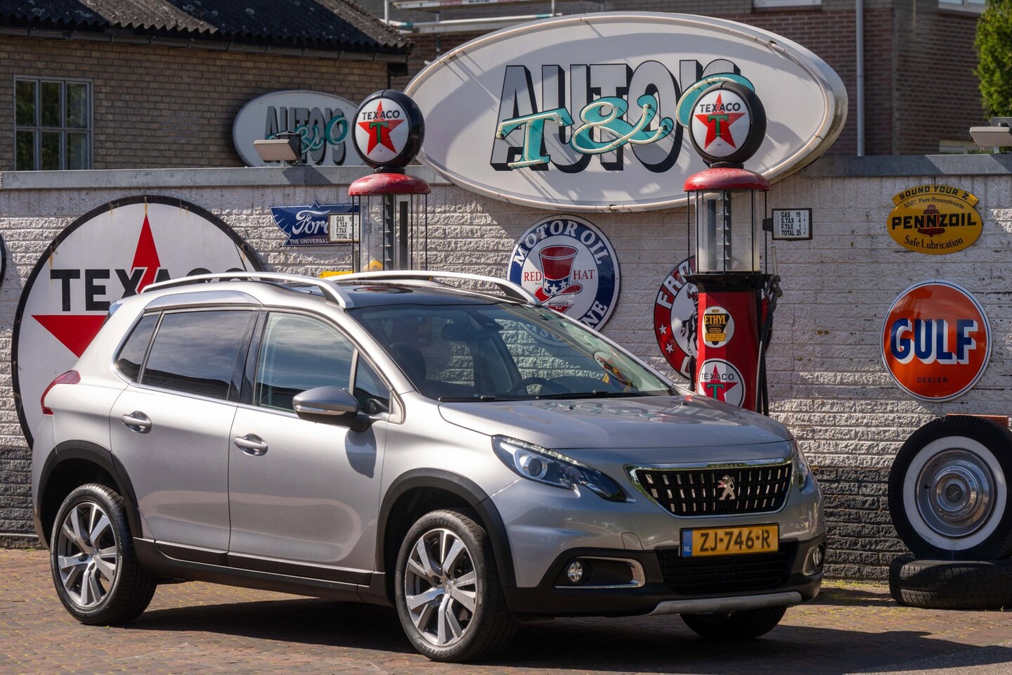 Peugeot 2008 - 1.2 PureTech Allure Pano. 48.600 km +NAP NL-auto - AutoWereld.nl