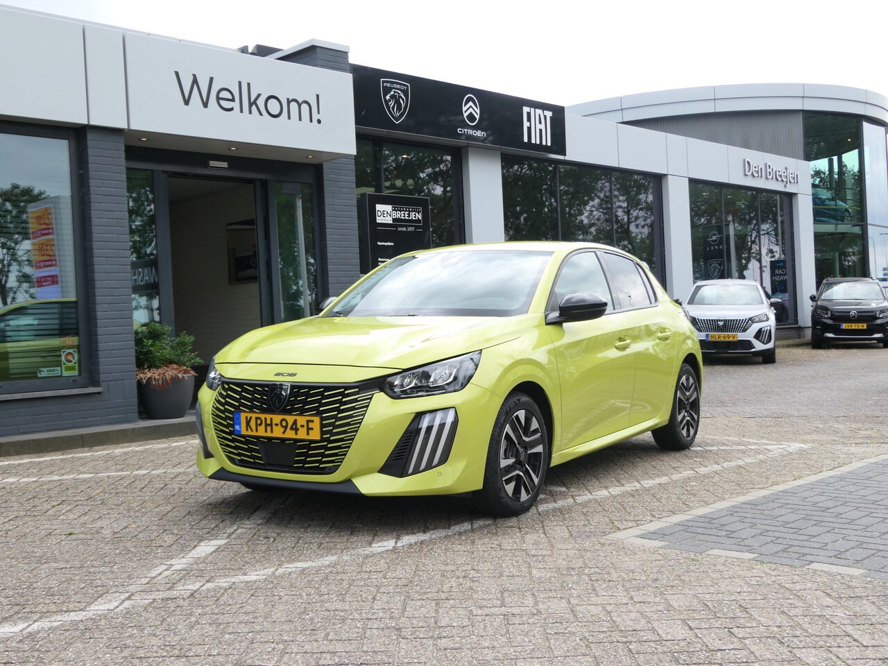 Peugeot 208 - 1.2 Hybrid 110 e-DCS6 Allure | Bluetooth | DAB | LMV 16'' - AutoWereld.nl
