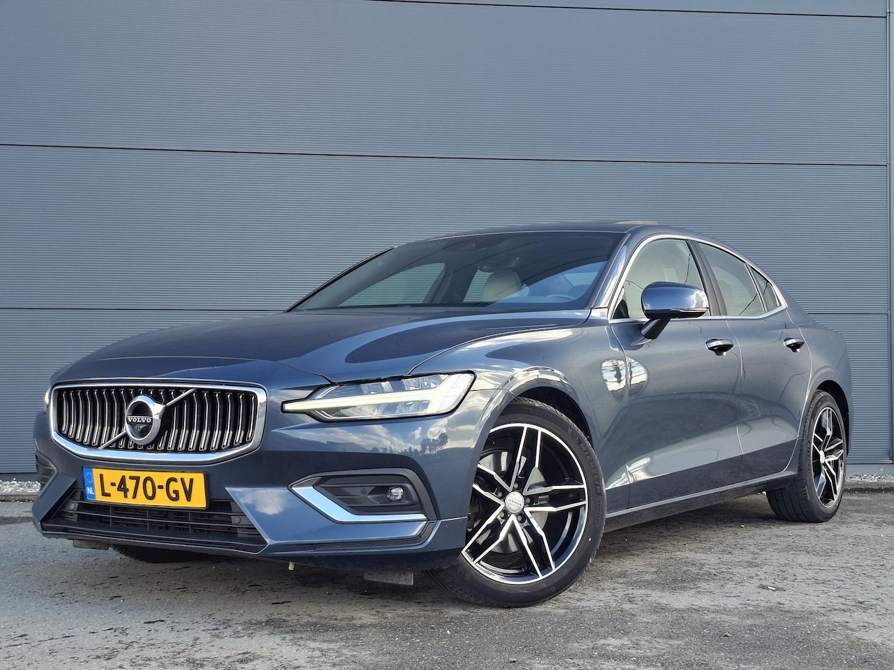 Volvo S60 - 2.0 B3 Inscription | Elektrisch glazen panorama-dak | 360 Camera | Lounge Pack |  Stoelenp - AutoWereld.nl